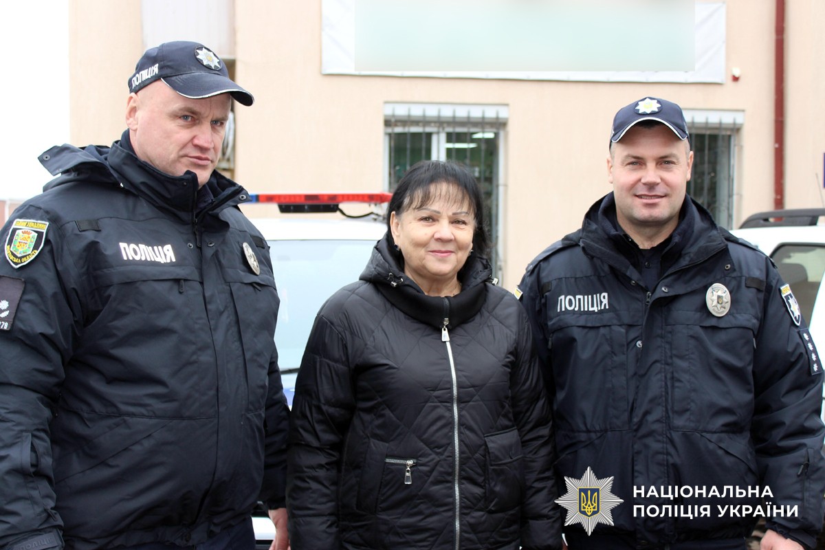 Поліцейські офіцери громади з головом Великокринківського старостинського округу