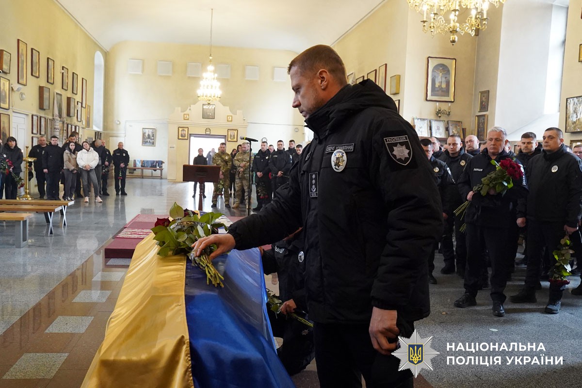 Прощання із загиблим поліцейським у Соборі