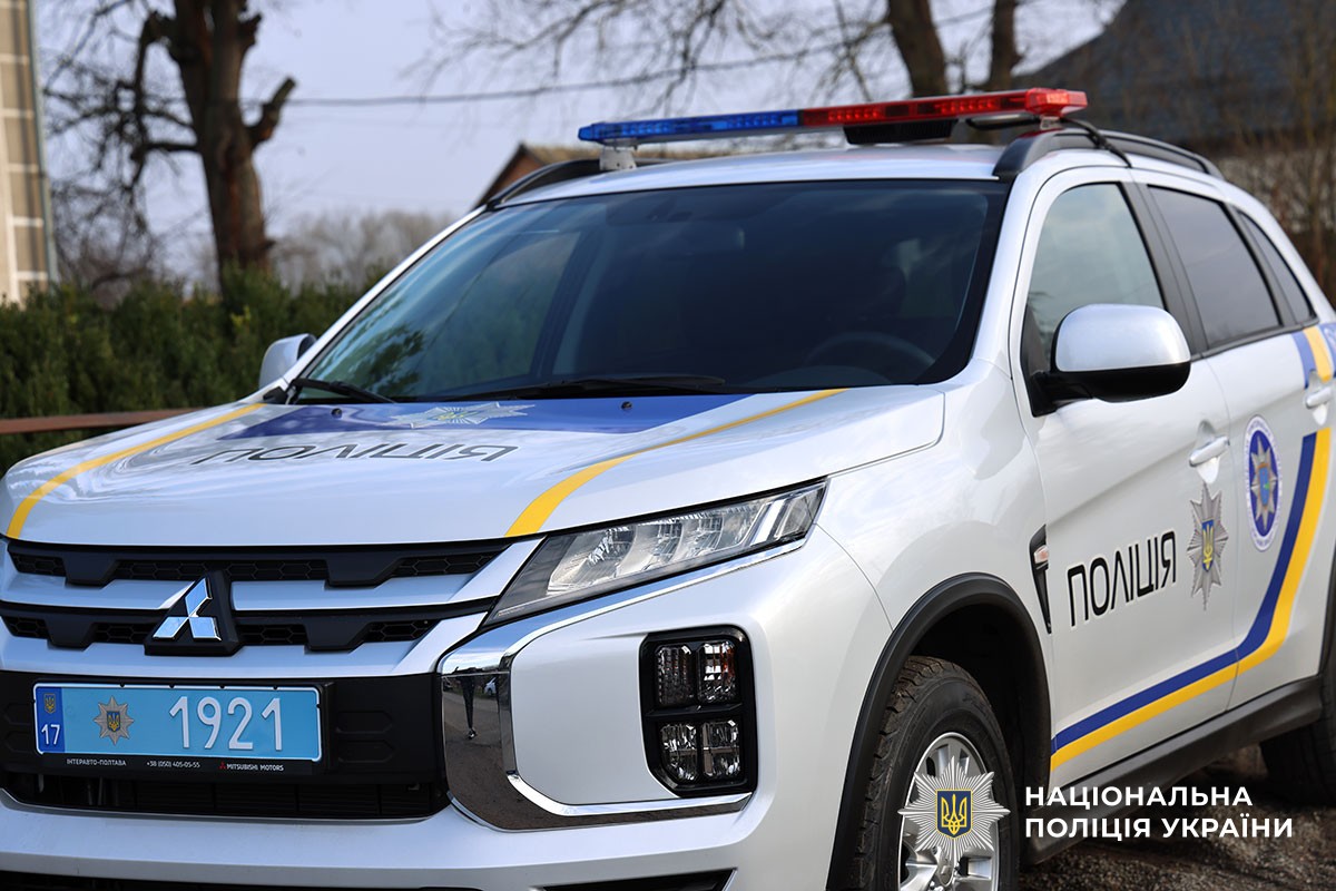 Службове авто поліцейського