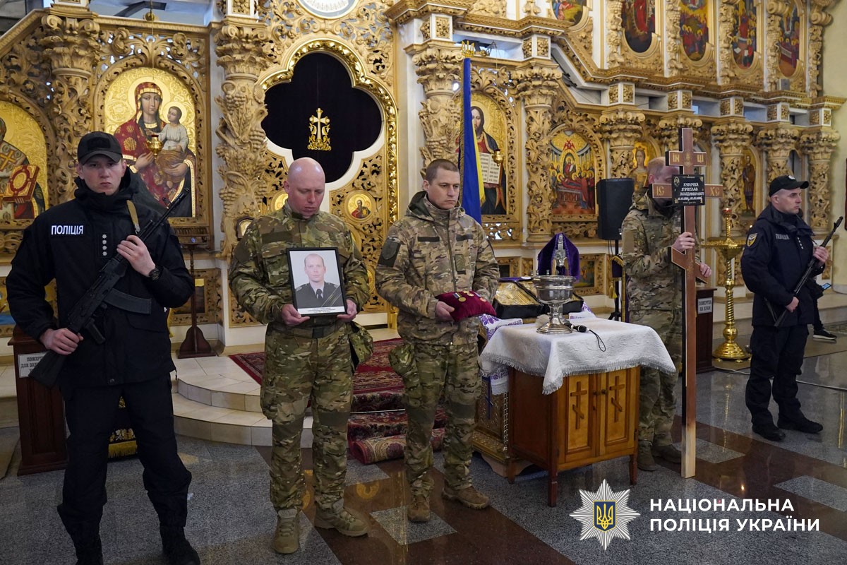 Прощання із загиблим поліцейським у Соборі