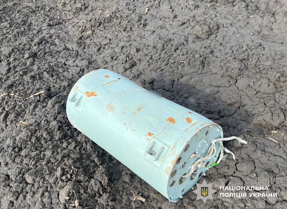 поліцейський вибухотехнік працює на місці події