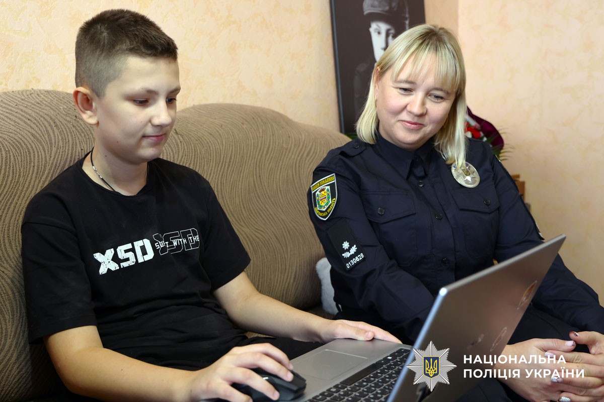 Підтримуємо сина, пам’ятаємо батька: поліцейські Полтавщини привітали Даніїла Білаша з днем народження