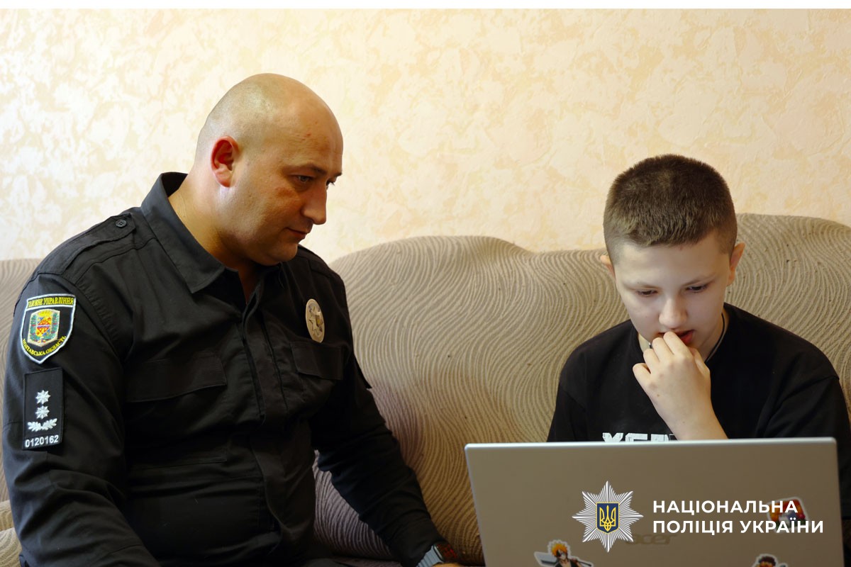 Підтримуємо сина, пам’ятаємо батька: поліцейські Полтавщини привітали Даніїла Білаша з днем народження
