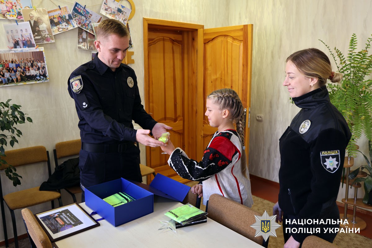 Полтавська школярка здобула друге місце у всеукраїнському проєкті «Україна звучить»: призерку привітала поліція Полтавщини