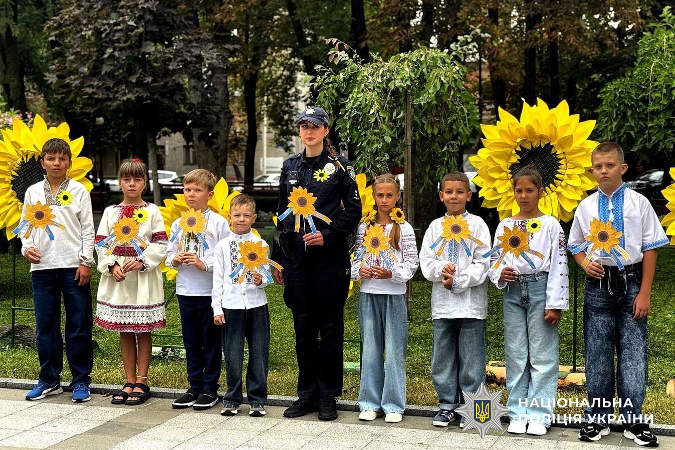 поліцейські проводять для дітей патріотичні зустрічі