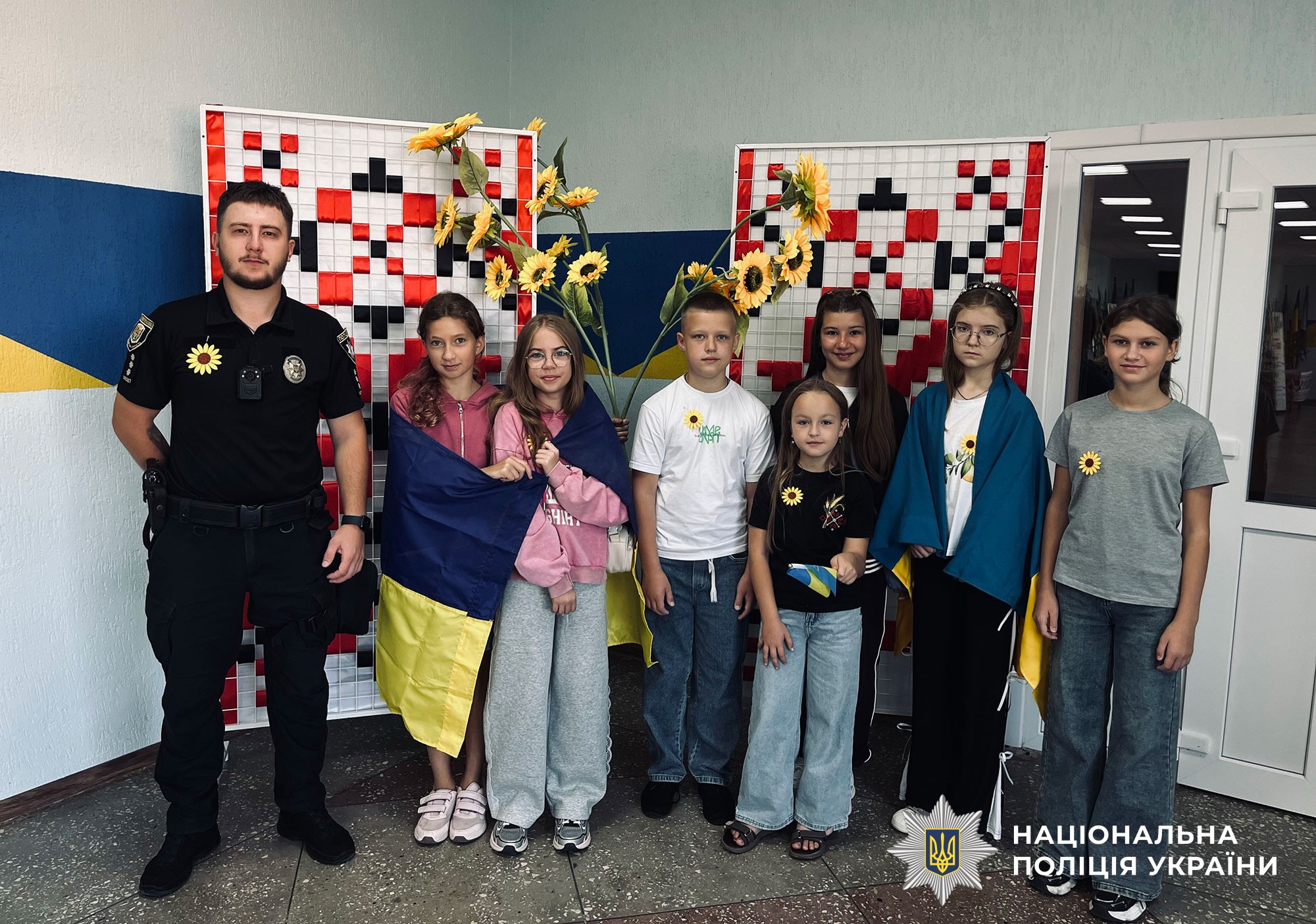 поліцейські проводять для дітей патріотичні зустрічі