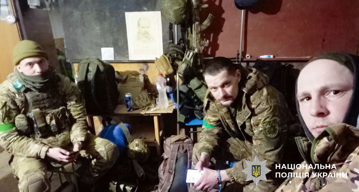 Михайло Главатських з побратимами Вячеславом Яськом та Апостолом