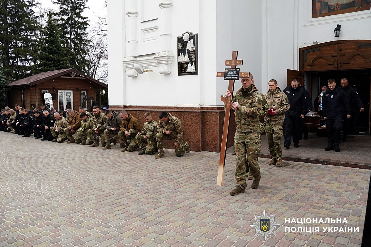 Прощання із загиблим поліцейським у Соборі