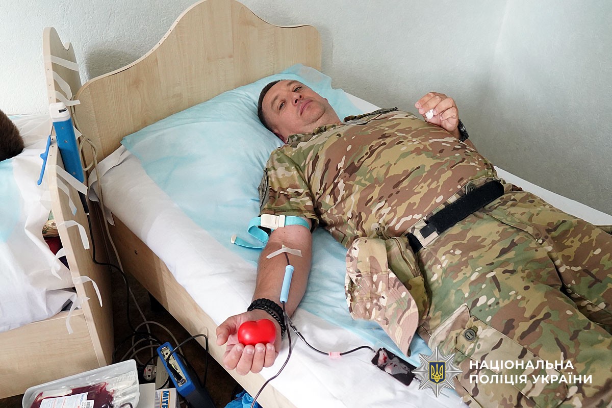 Поліцейські Полтавщини здали близько 20 літрів крові для поранених військових та важкохворих пацієнтів