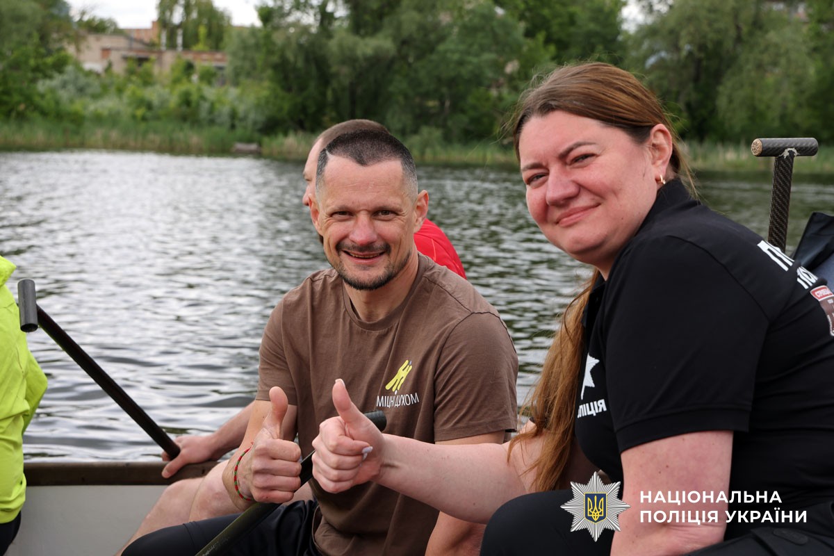 Ветеранський спорт, як шлях до відновлення: поліцейські Полтавщини взяли участь у змаганнях з веслування на човнах-драконах