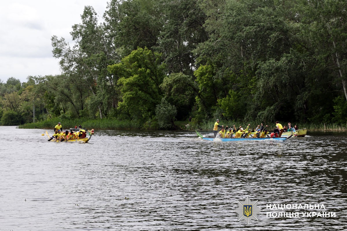 Ветеранський спорт, як шлях до відновлення: поліцейські Полтавщини взяли участь у змаганнях з веслування на човнах-драконах
