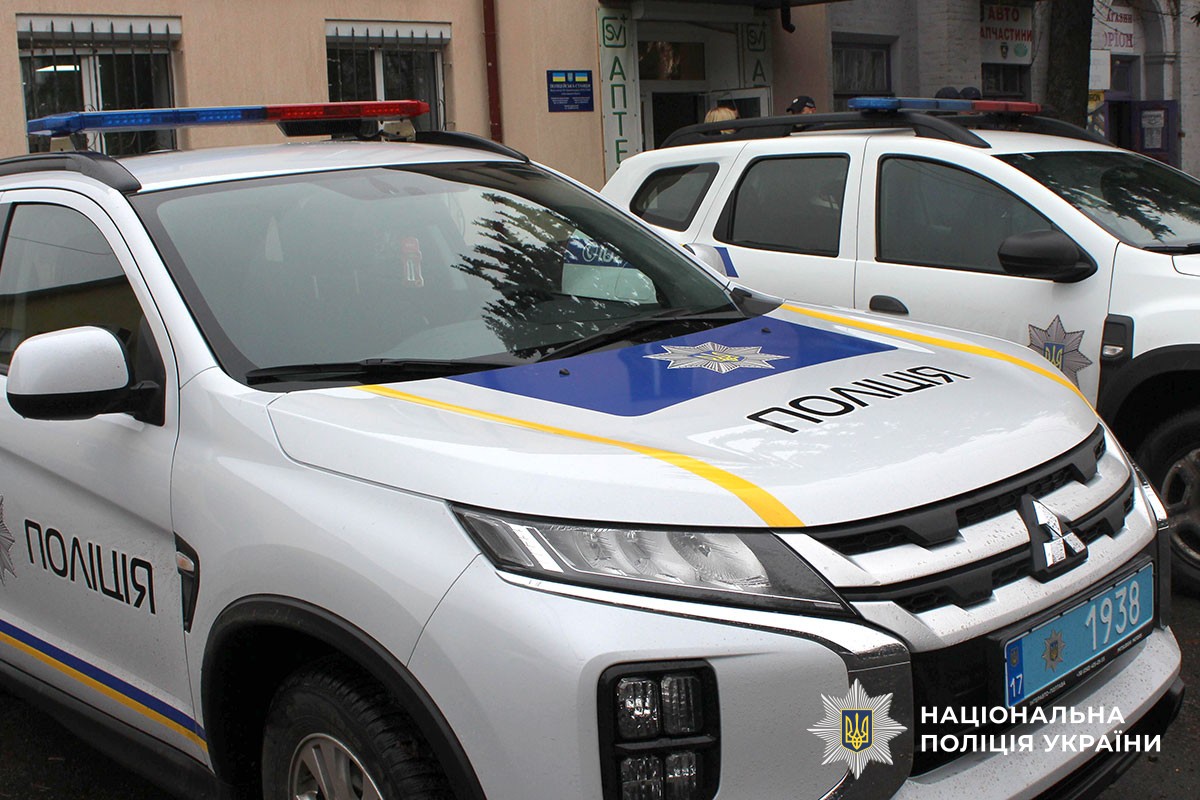 службове авто поліцейських