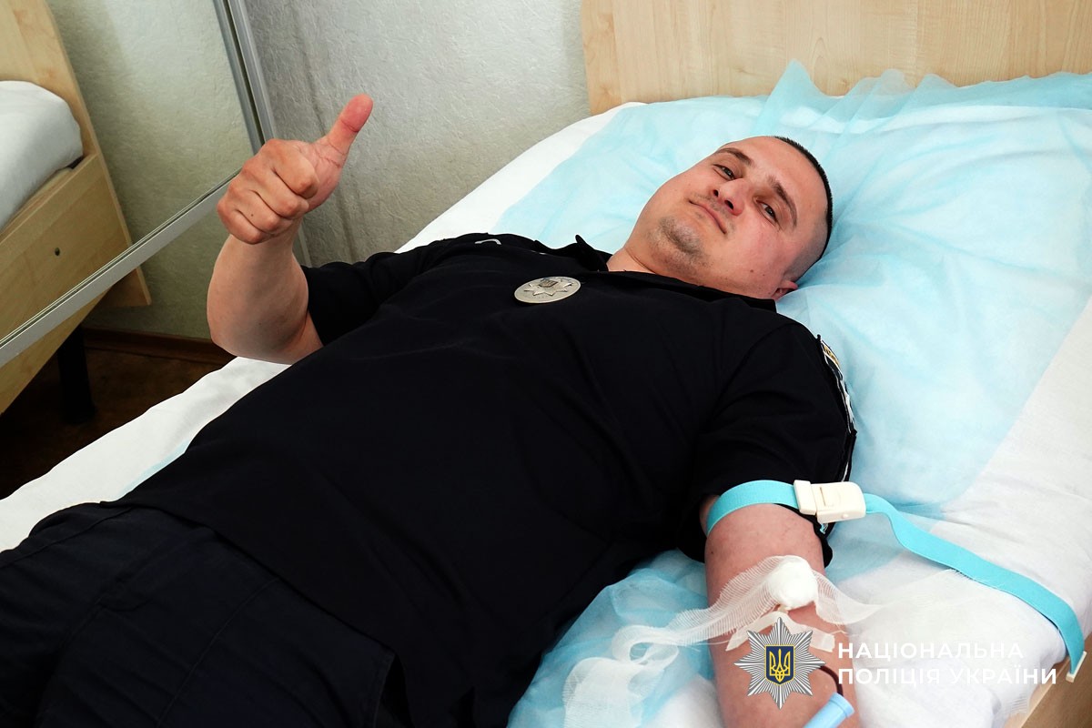 Поліцейські Полтавщини здали близько 20 літрів крові для поранених військових та важкохворих пацієнтів