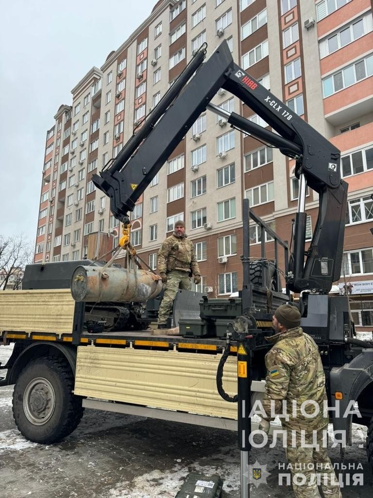 з початку року вибухотехніки нацполіції знешкодили близько 40 бойових частин крилатих ракет та понад 30 фугасних авіабомб