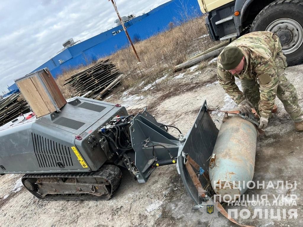 з початку року вибухотехніки нацполіції знешкодили близько 40 бойових частин крилатих ракет та понад 30 фугасних авіабомб