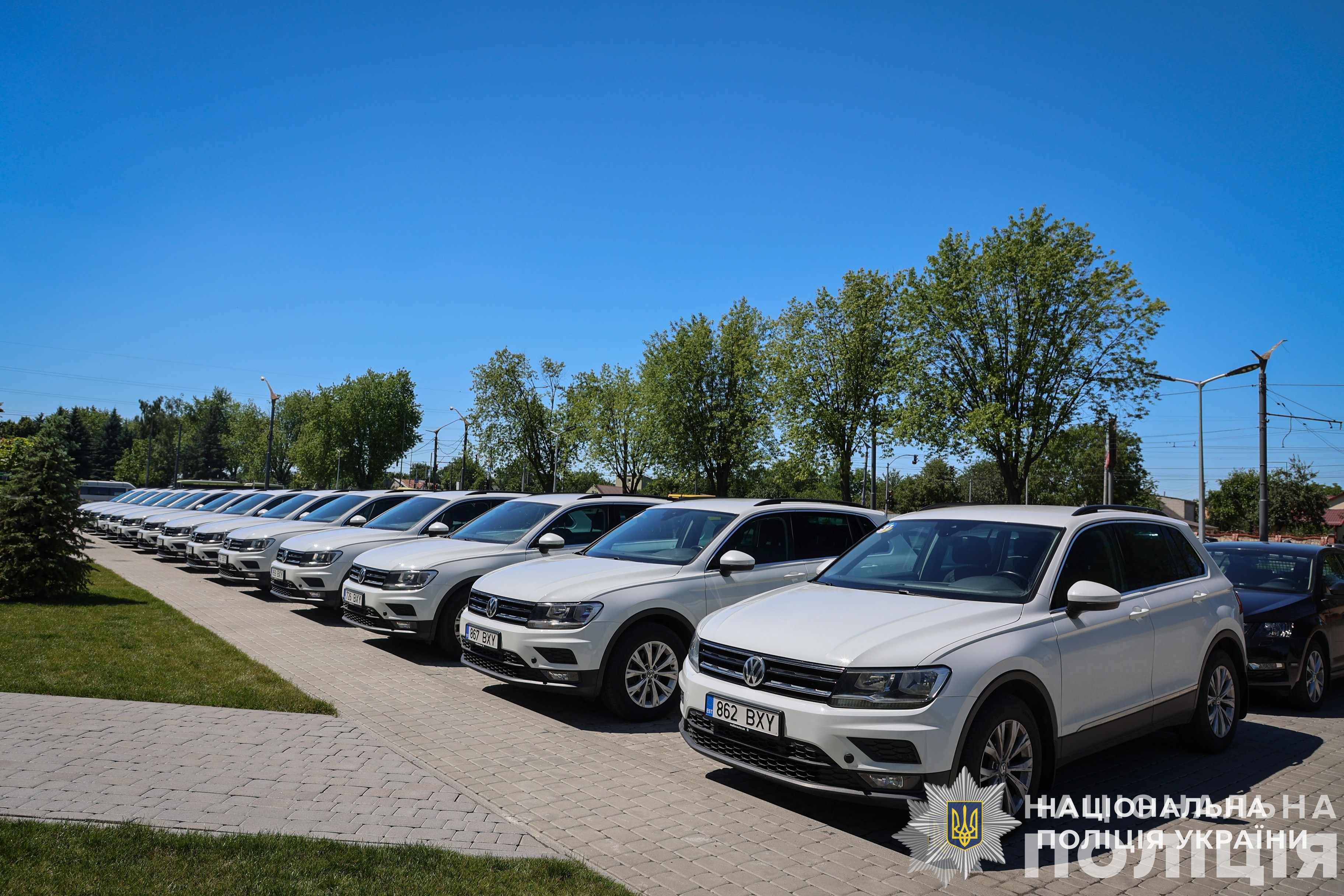 правоохоронці естонії передали для роботи підрозділів нацполіції україни 31 автомобіль