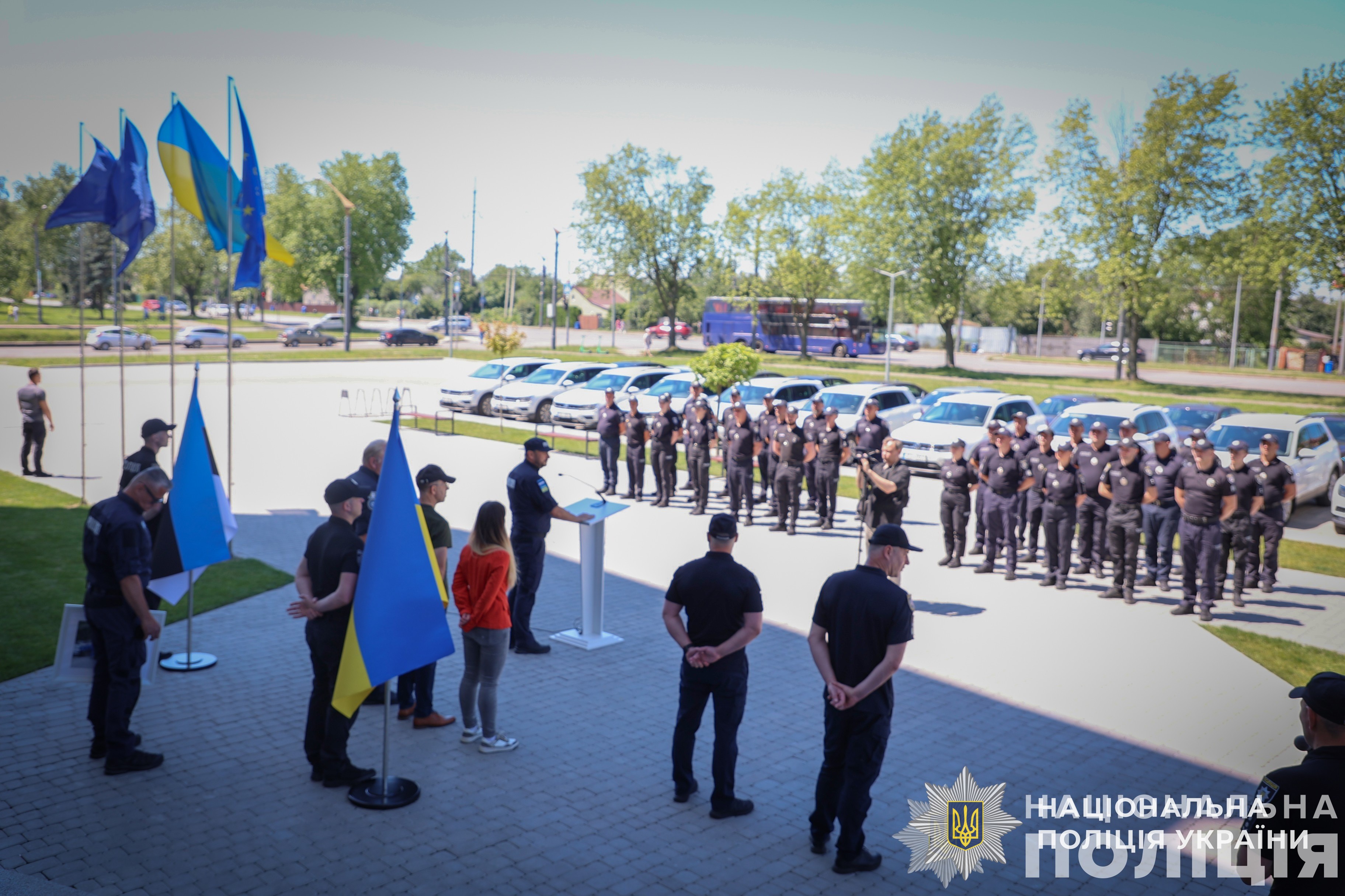 правоохоронці естонії передали для роботи підрозділів нацполіції україни 31 автомобіль