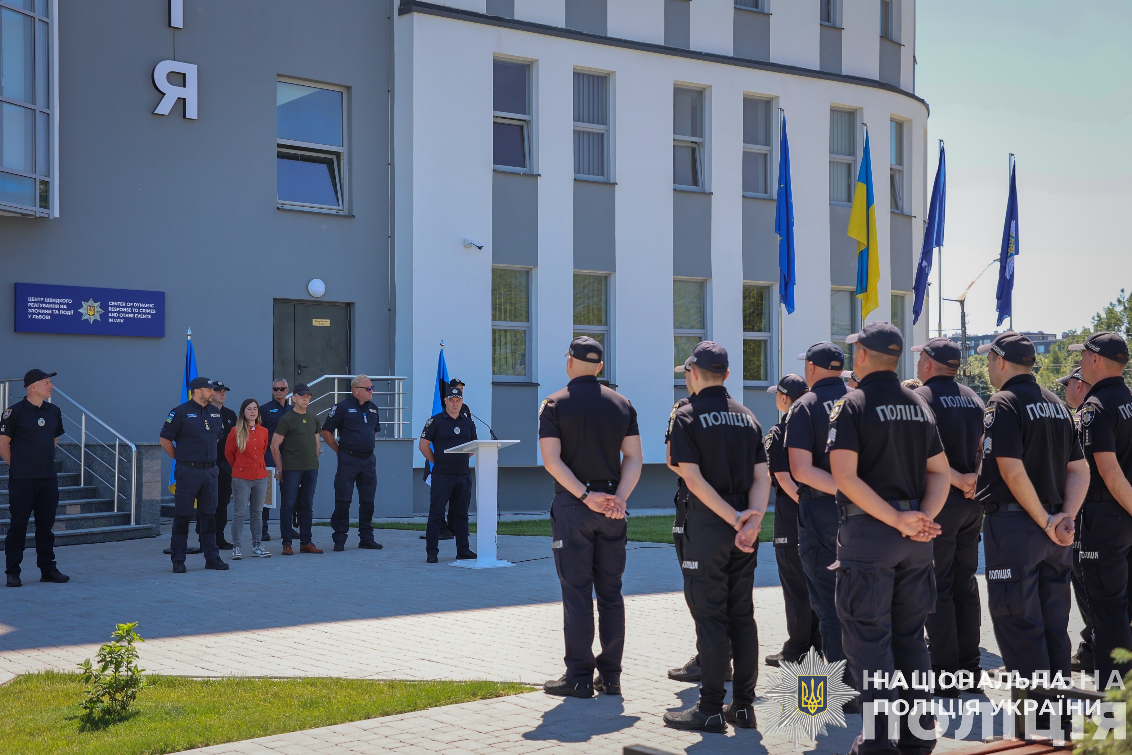правоохоронці естонії передали для роботи підрозділів нацполіції україни 31 автомобіль