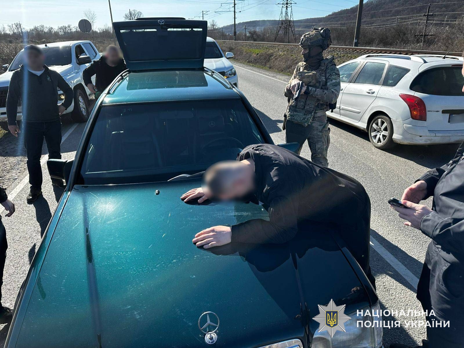 фігурант під час затримання поліцейськими