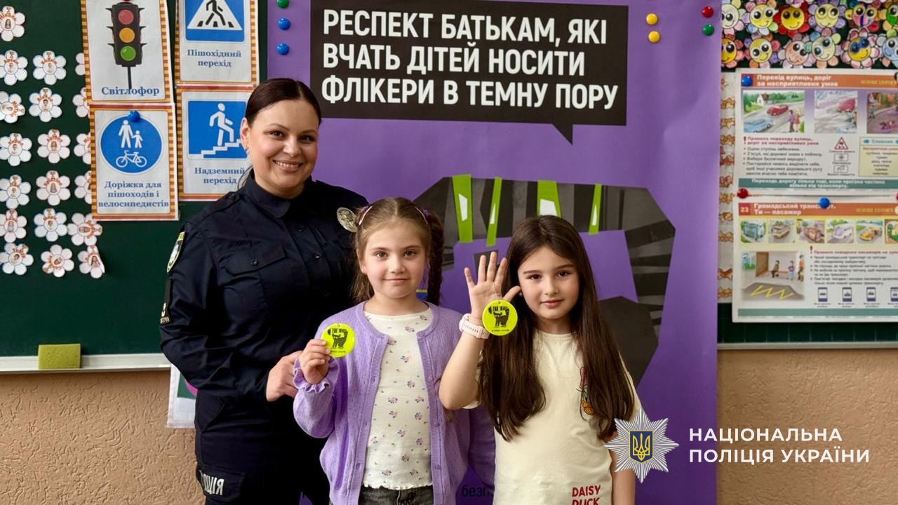 Співробітниця ювенальної превенції Тетяна Гарапко проводить заняття щодо правил безпечної поведінки під час літніх канікул
