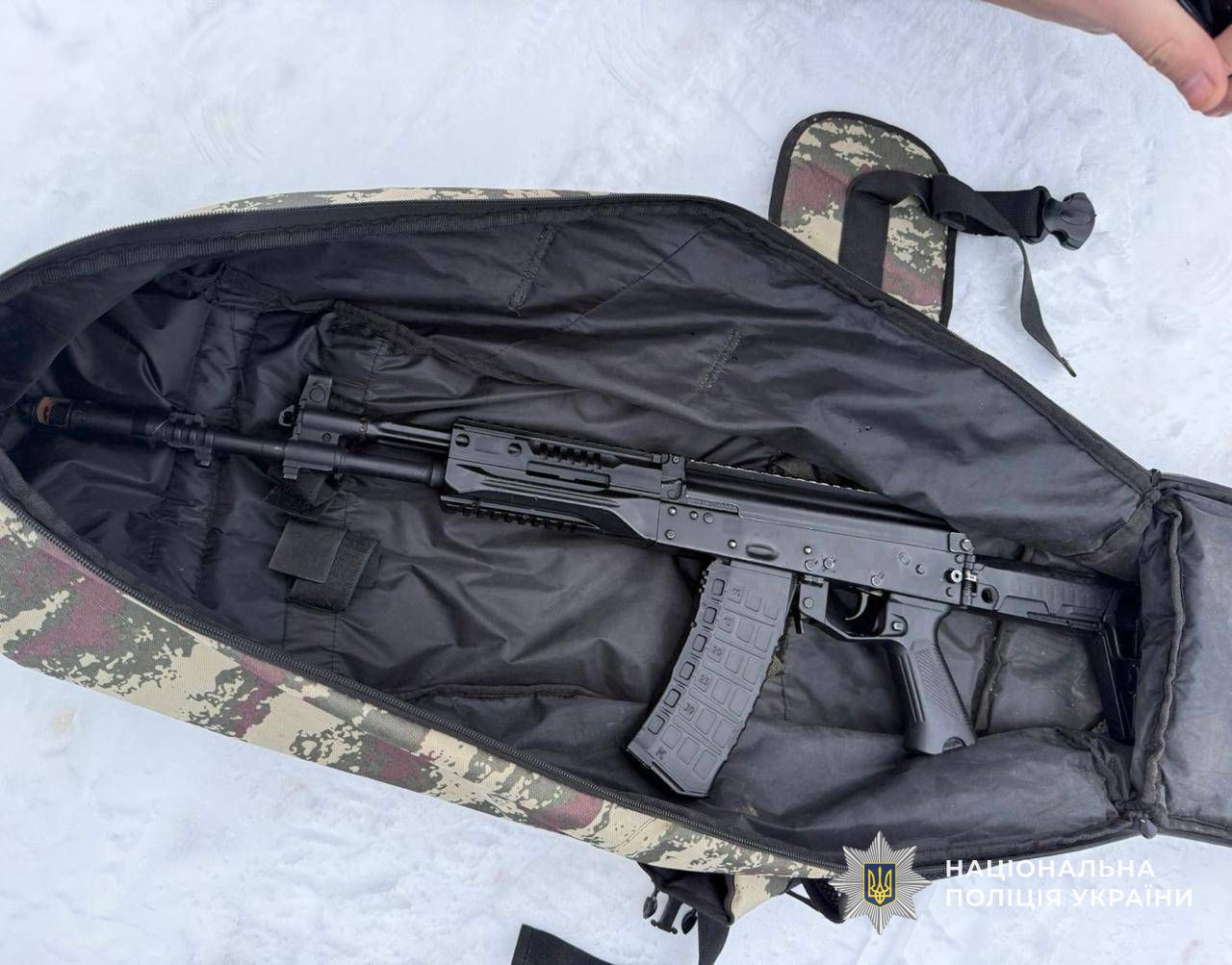 автомат, вилучений у фігуранта