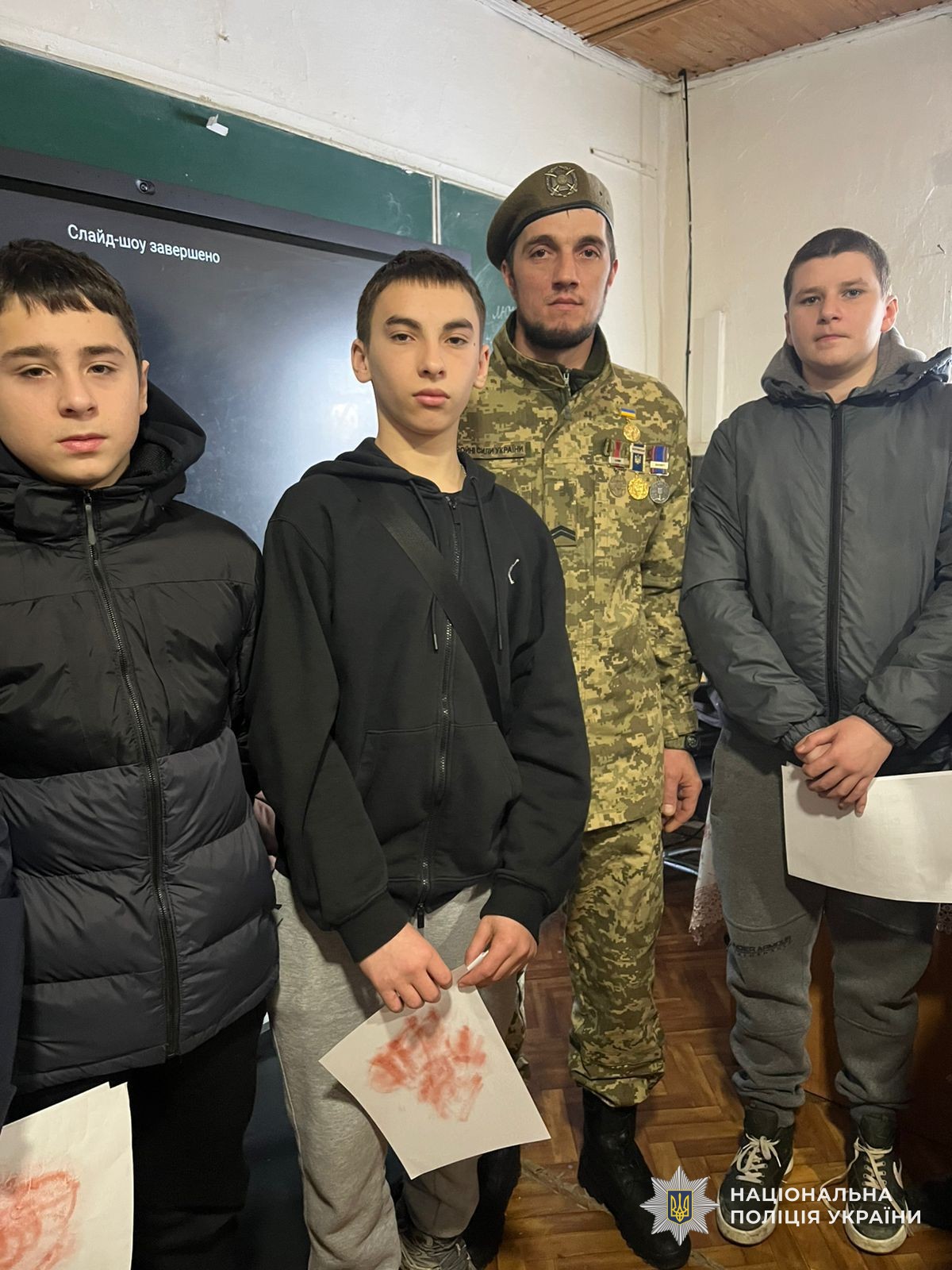 Зустріч учнів Квасівської школи із героєм - Степаном Дирдою