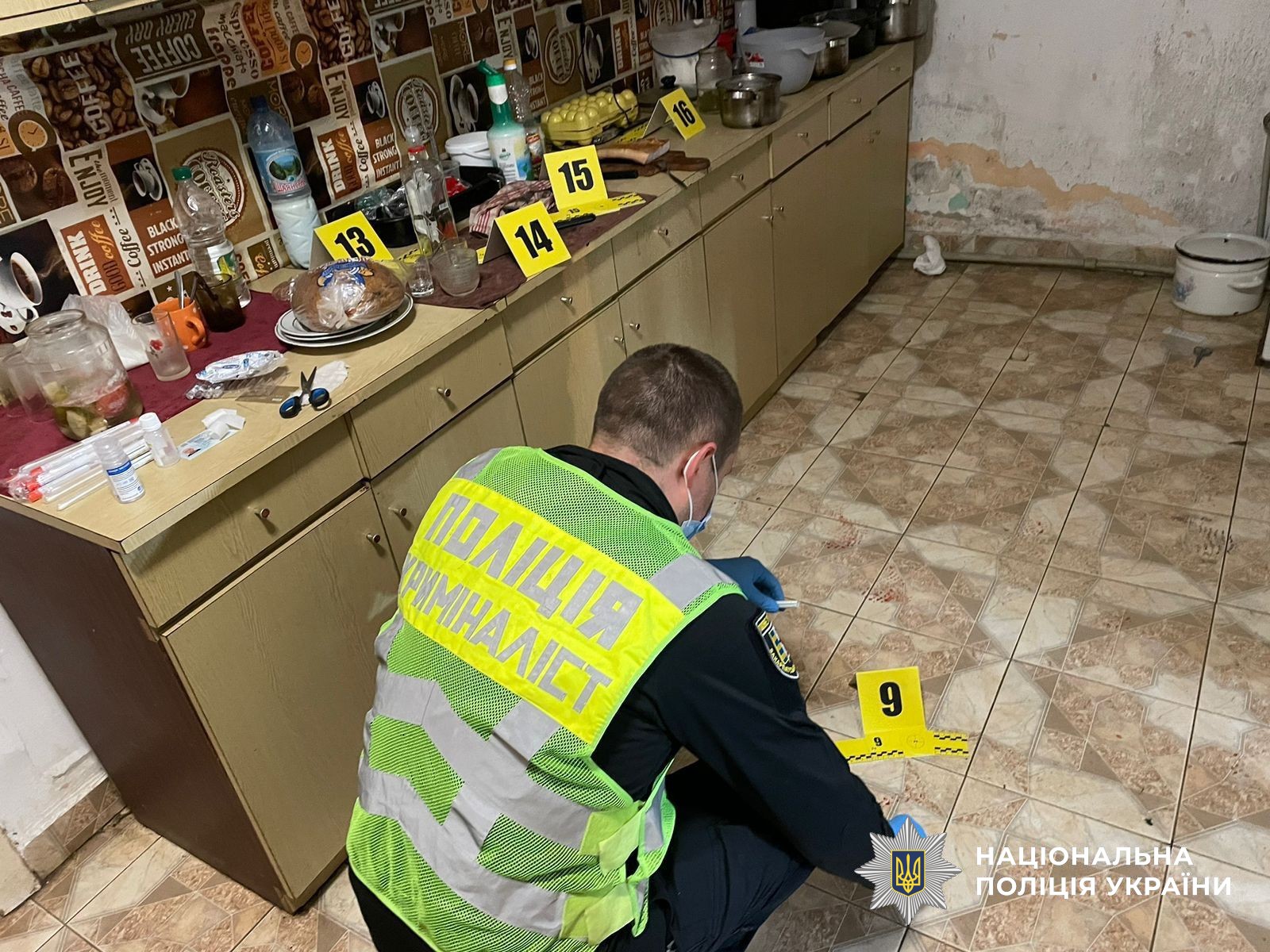 Криміналіст працює у будинку, де трапився злочин