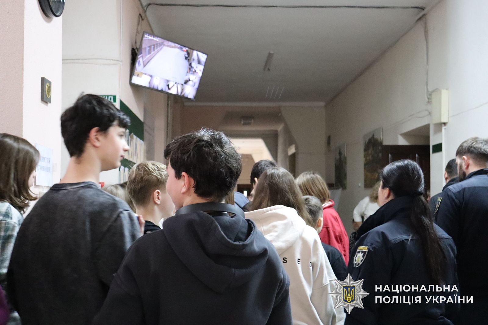 Школярі практично відпрацювали дії у разі оголошення повітряної тривоги