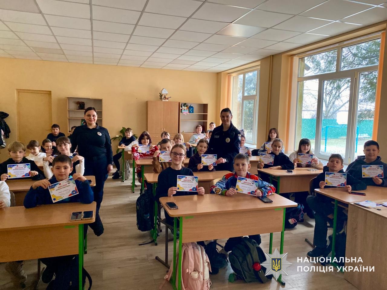 У День безпечного Інтернету поліцейські Закарпаття поспілкувалися з учнями про онлайн-безпеку