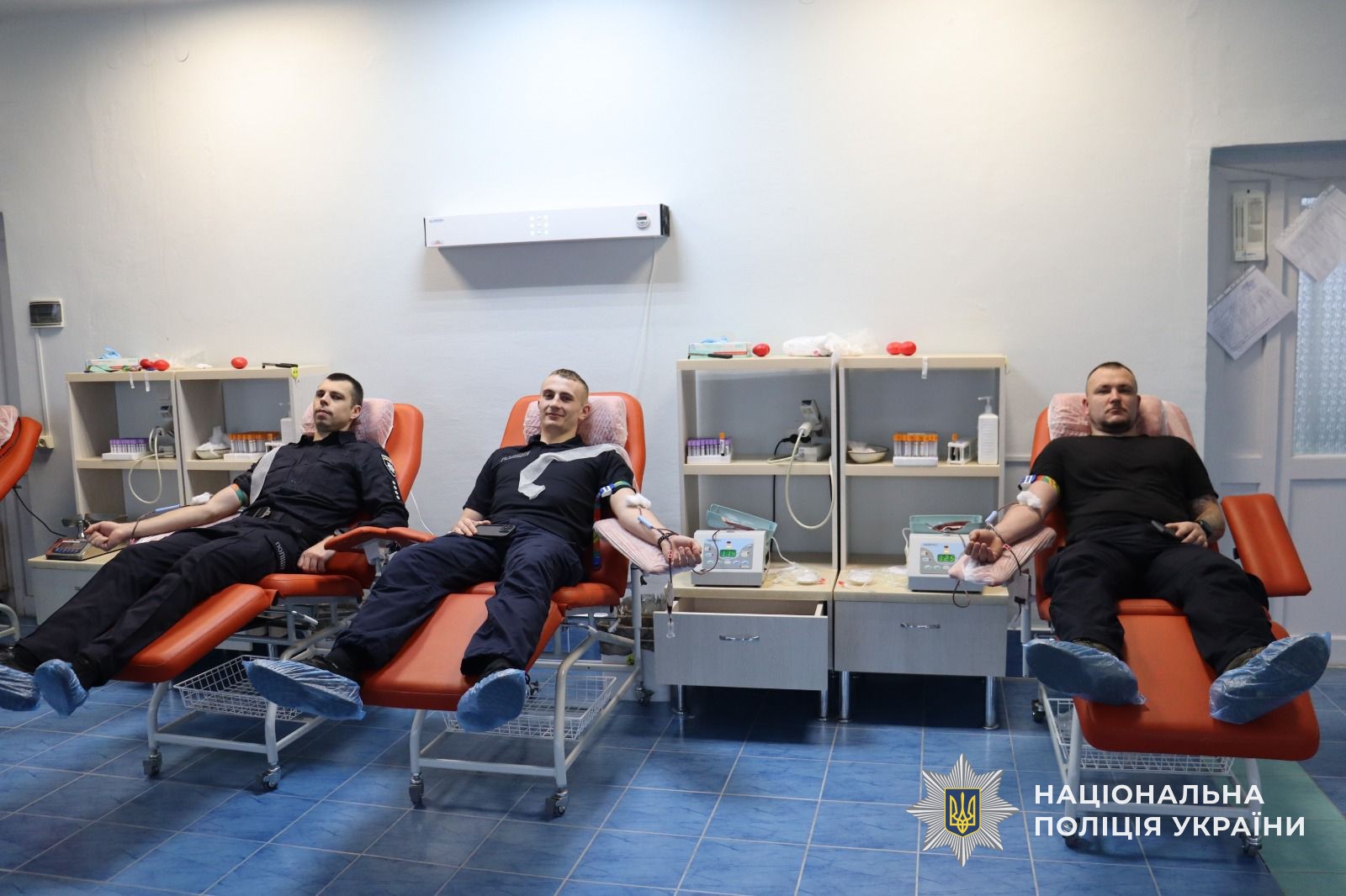 Поліцейські Закарпаття долучилися до благодійної акції з донорства крові
