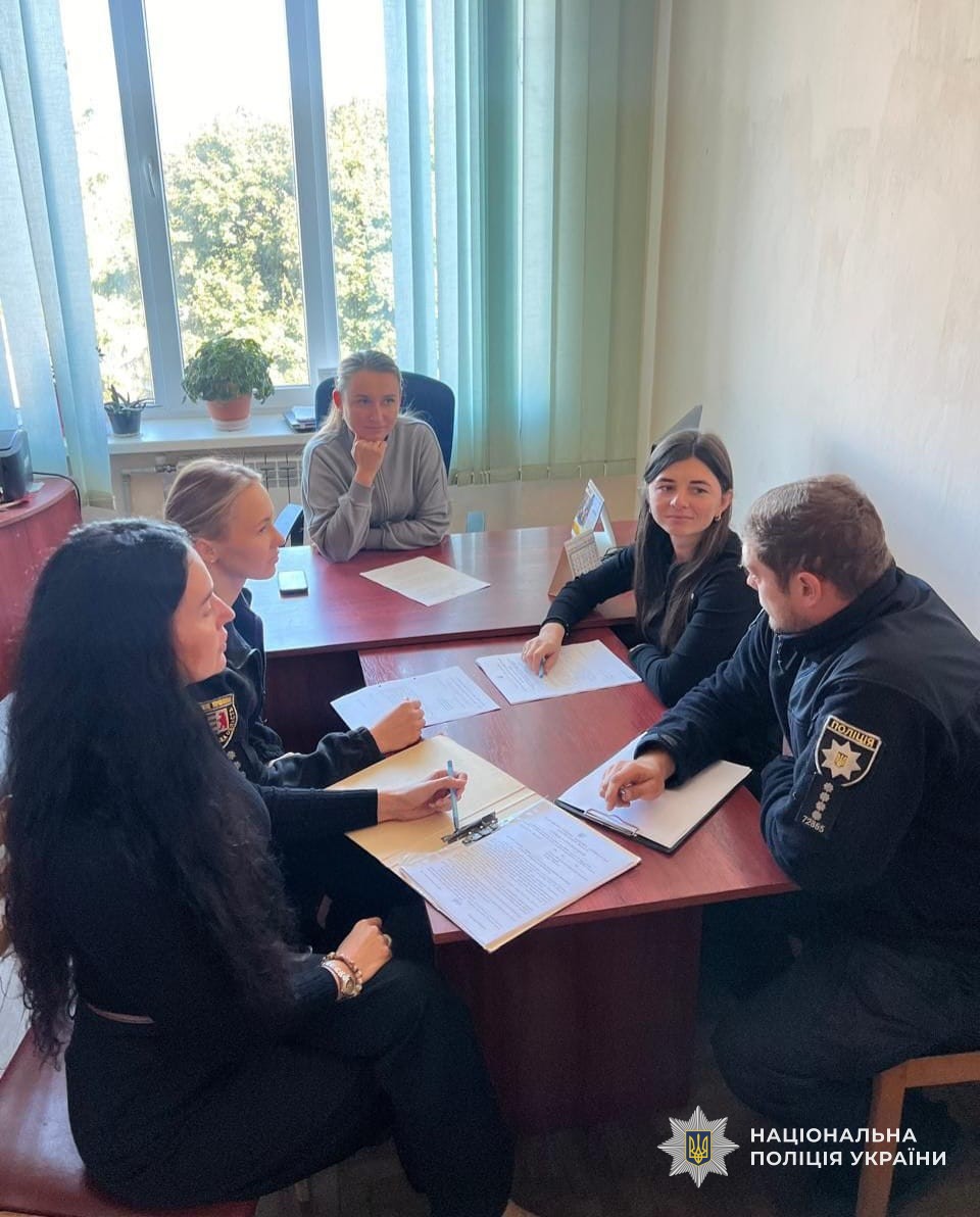 Співробітники поліції Мукачівщини проводять робочу нараду із преставниками дотичних служб у сфері запобігання насилля стосовно дітей