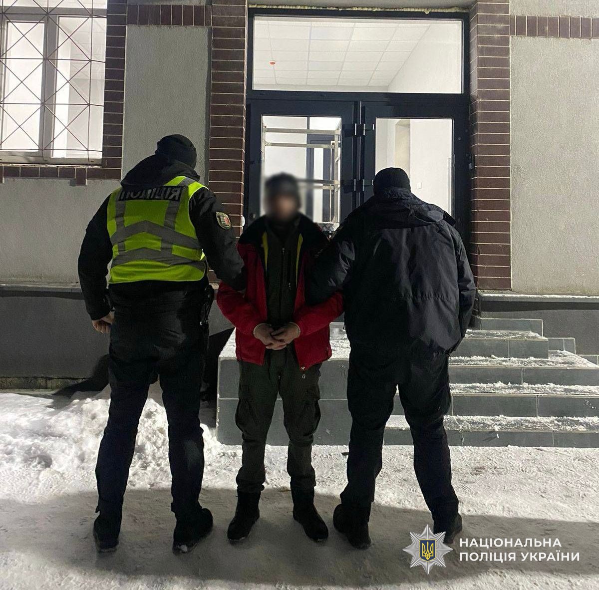 Поліцейські Виноградова затримали зловмисника, який під час конфлікту ножем поранив знайомого