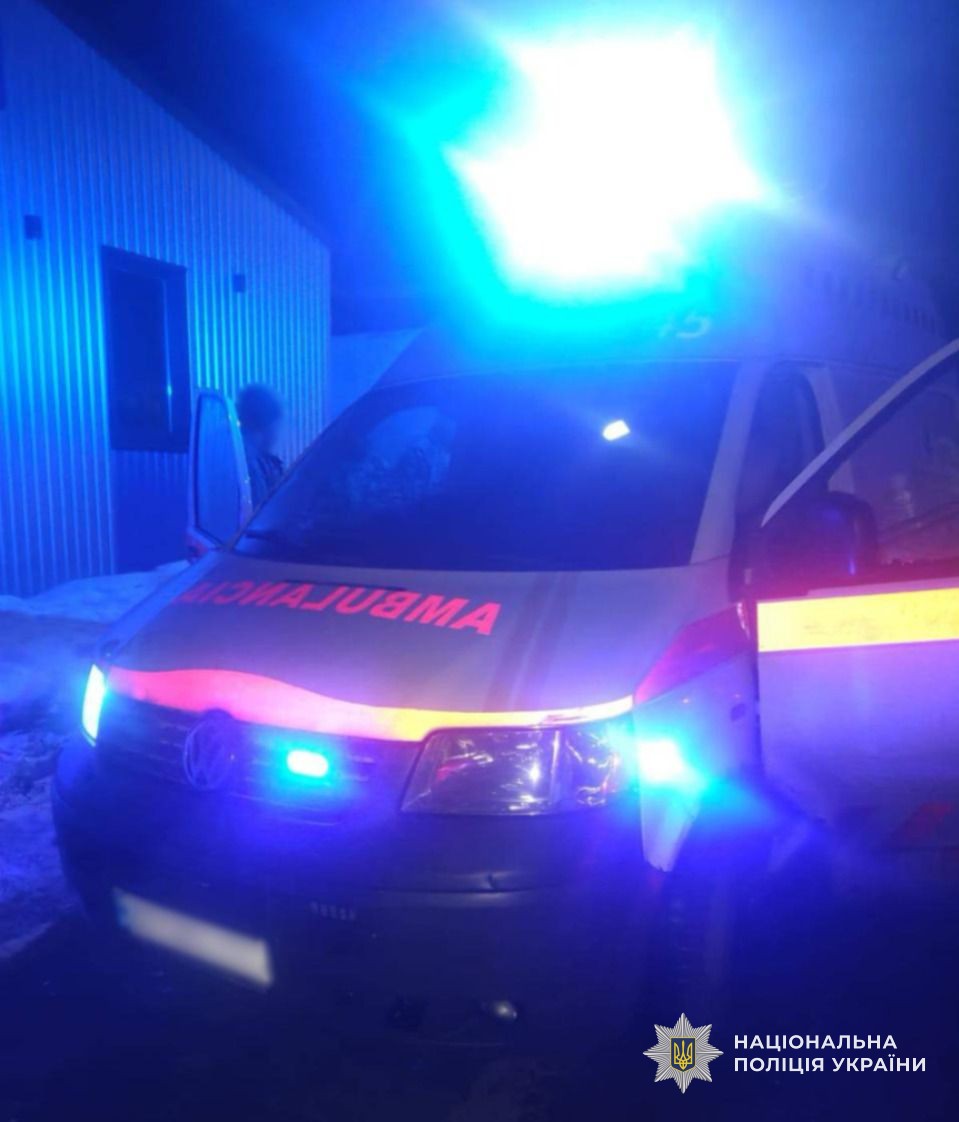 на блокпості в селі Торунь на в’їзді в Закарпатську область водій автомобіля «Volkswagen», маркованого як транспорт екстреної медичної допомоги, намагався проїхати без зупинки