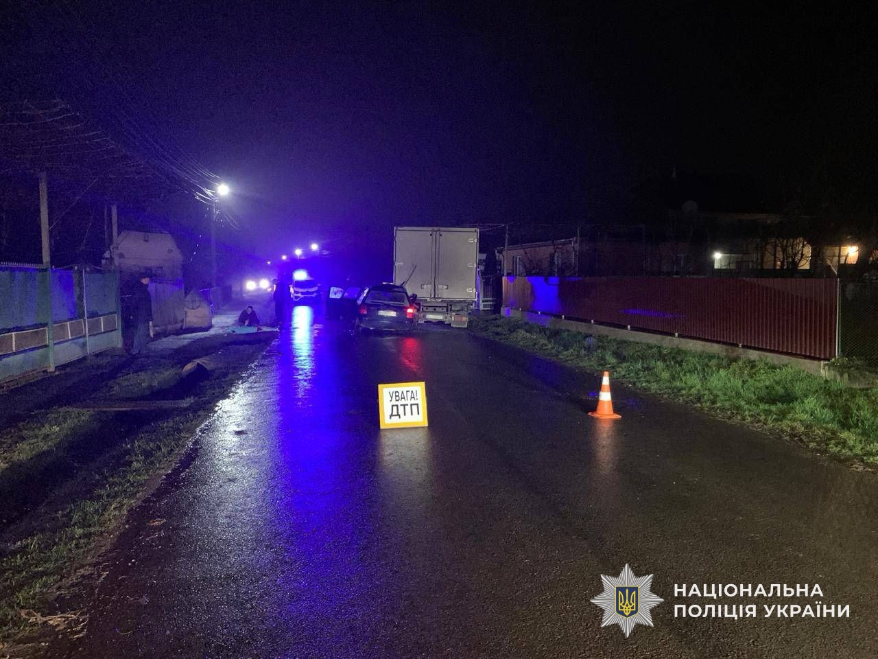 поліція працює на місці аварії у селі Великий Раківець