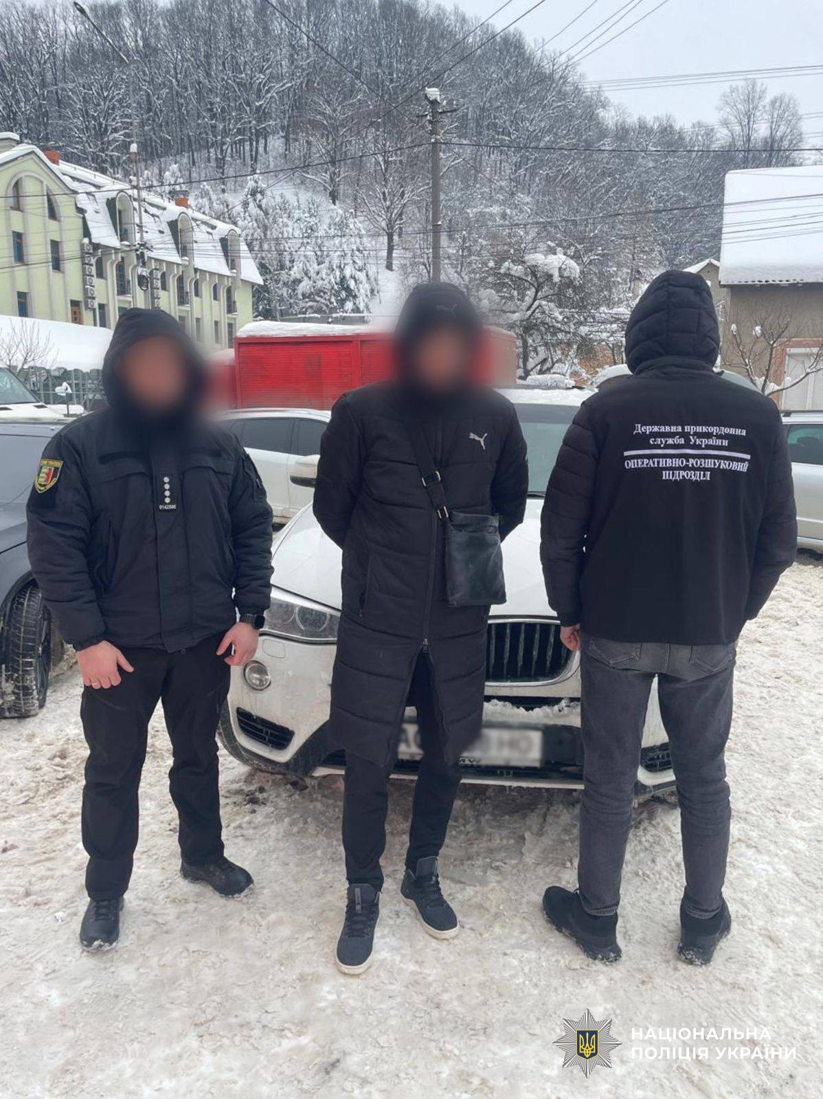 підозрюваний у злочині з правоохоронцями