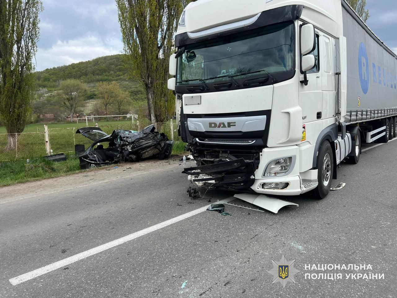 легковик та вантажівка учасників ДТП на Берегівщині