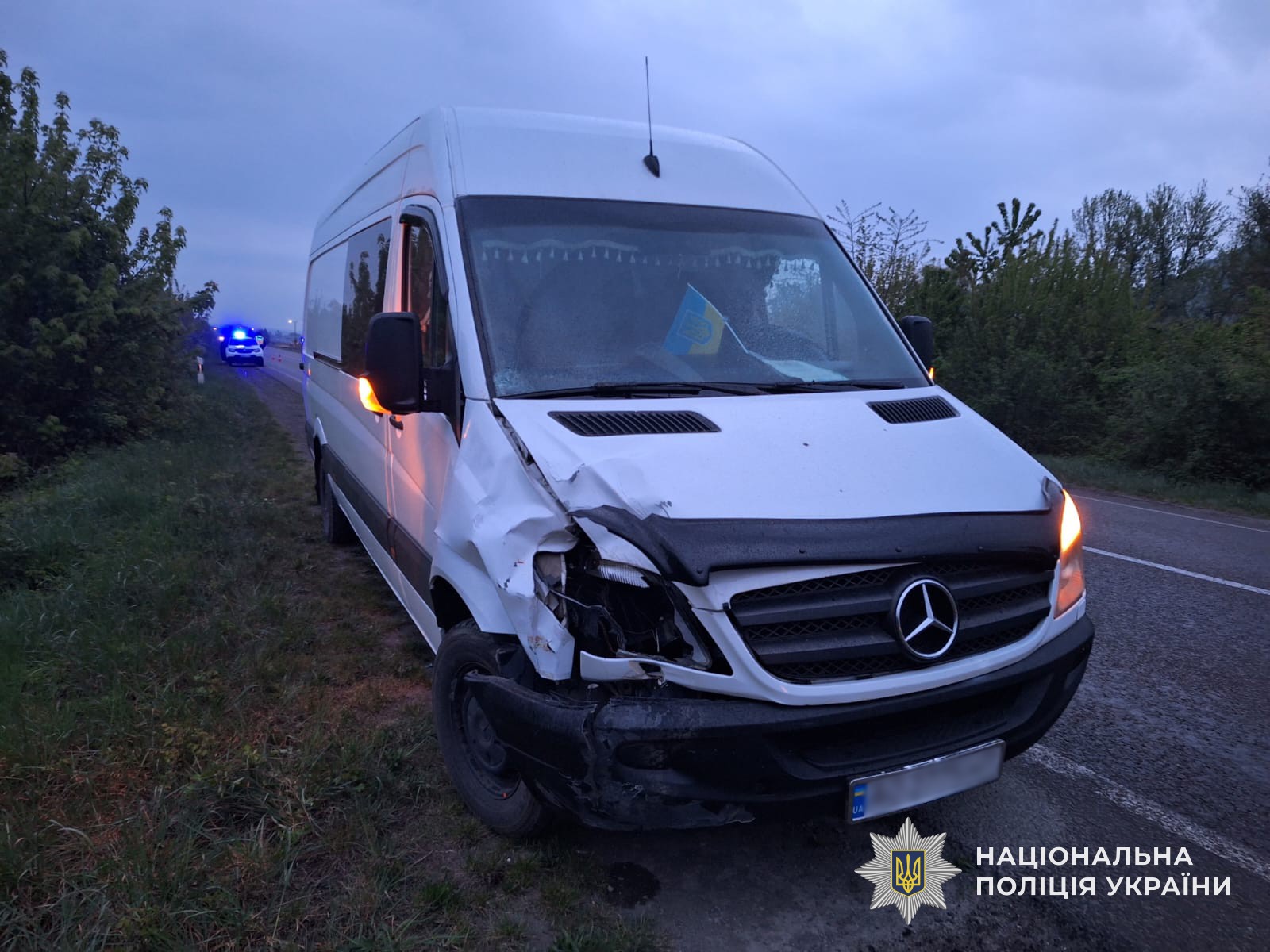 Мікроавтобус з характерними для ДТП пошкодження