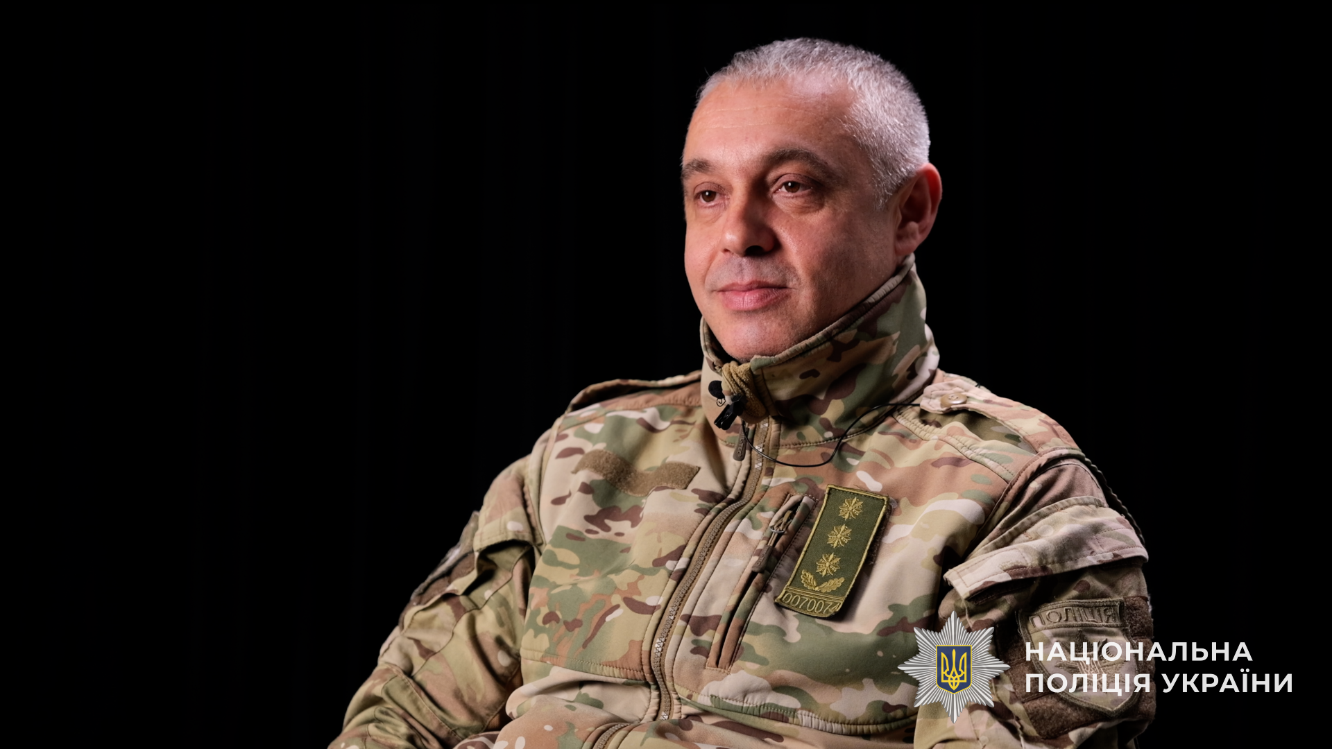 Фото начальника Управління вибухотехнічної служби ГУНП в Закарпатській області Ярослава Костіва під час запису відеоінтерв'ю