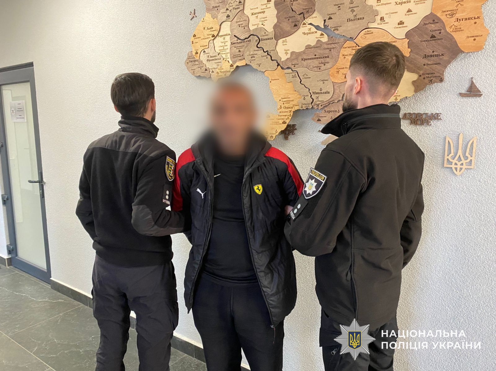 Фігурант справ разом із співробітниками Відділу поліції № 1 Ужгородського районного управління поліції