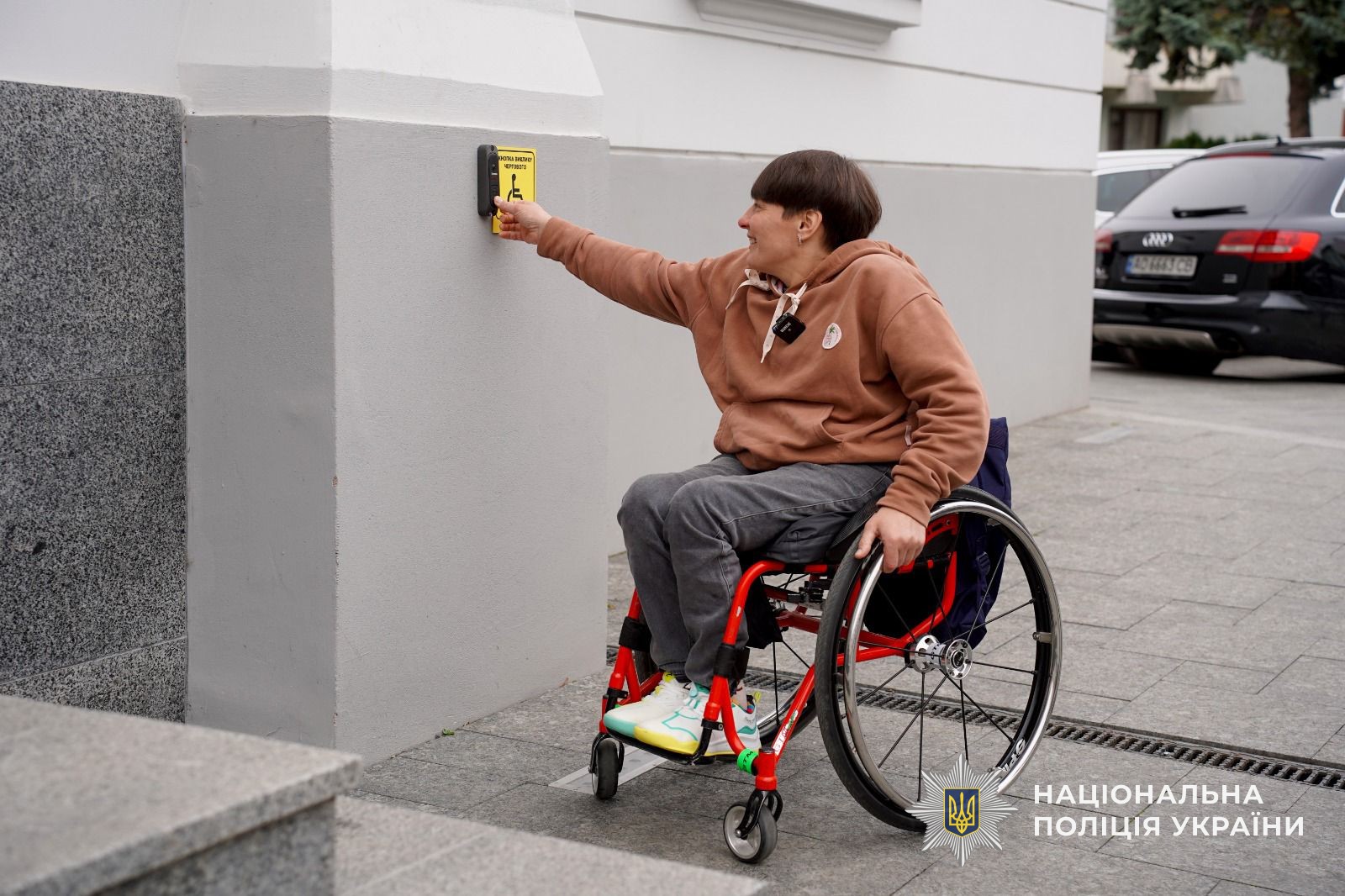 Паралімпійська чемпіонка інспектувала доступність поліцейських підрозділів на Закарпатті