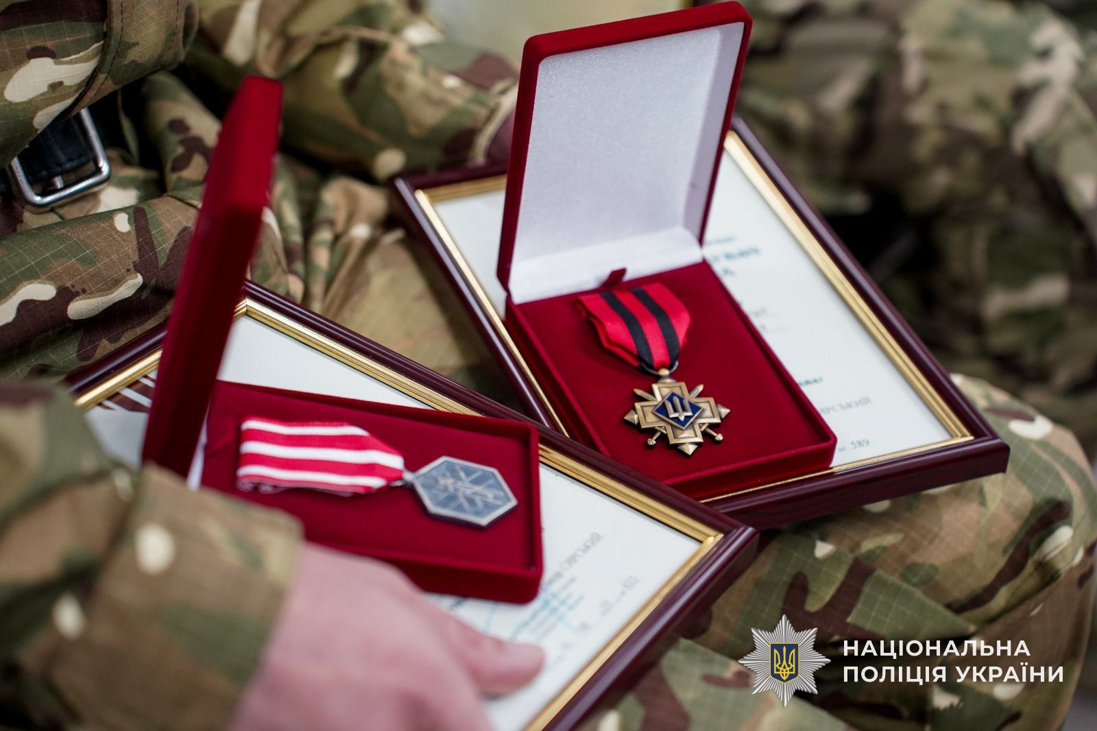 Бійців стрілецького батальйону поліції Закарпаття відзначили нагородами до Дня захисників і захисниць України