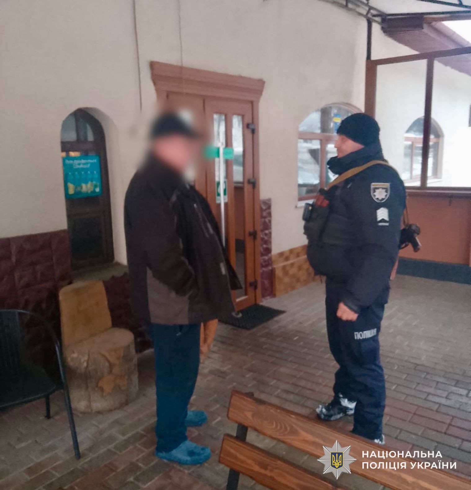 Поліція опитує власника закладу