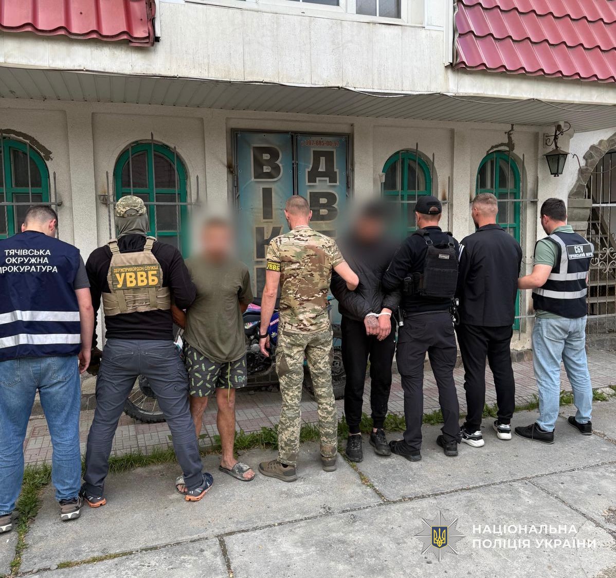 Правоохоронці затримали двох жителів Рахівщини за підозрою у переправленні військовозобов’язаних через державний кордон