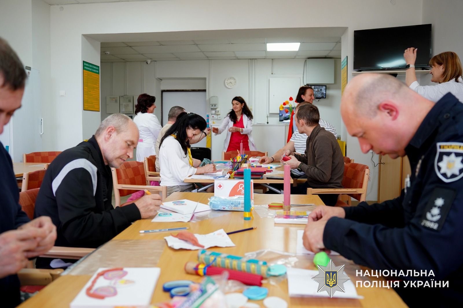 на Закарпатті Захисники виготовляли великодні елементи декору