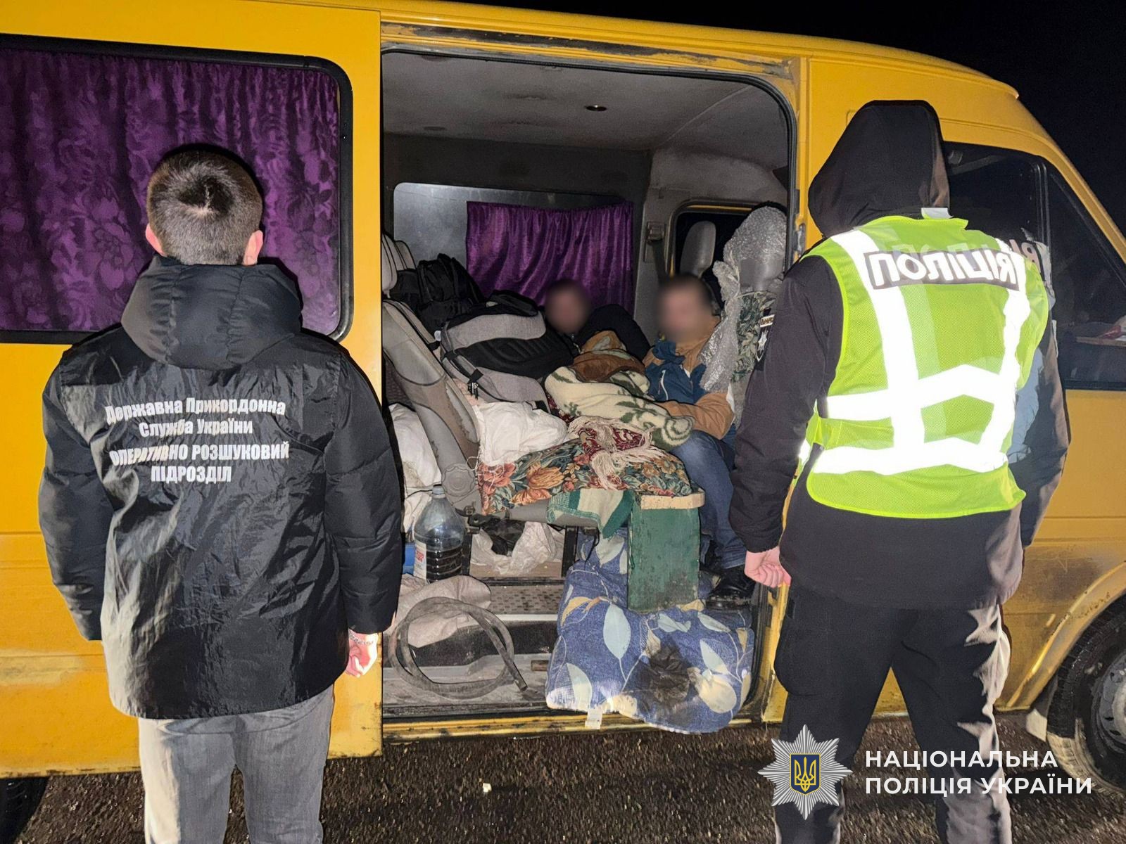 приховані у автомобілі військовозобов'язані