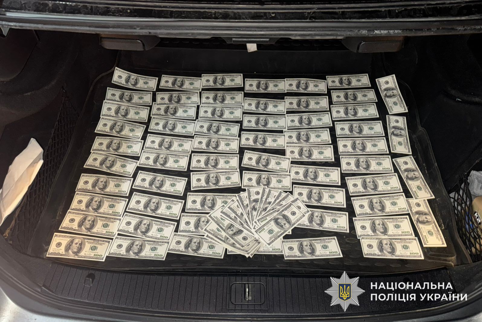 Вилучена готівка на місці події