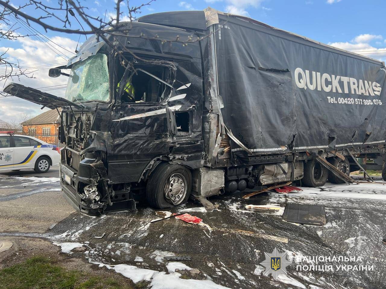 Автомобіль «Mercedes» внаслідок ДТП