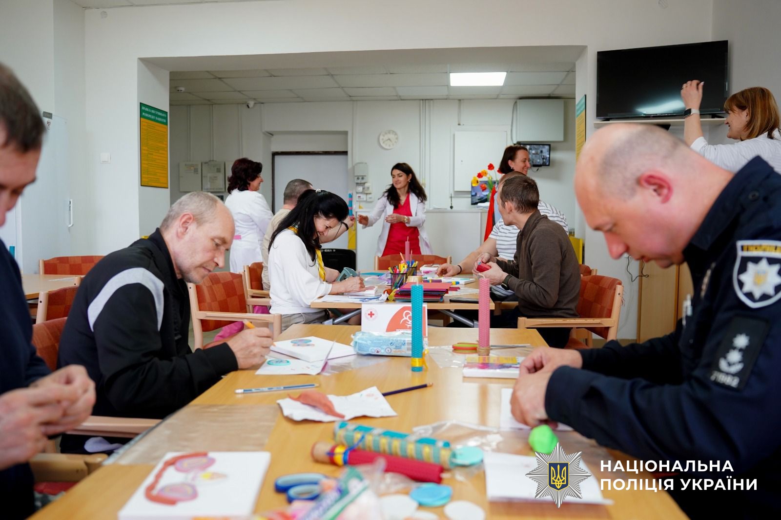 на Закарпатті Захисники виготовляли великодні елементи декору