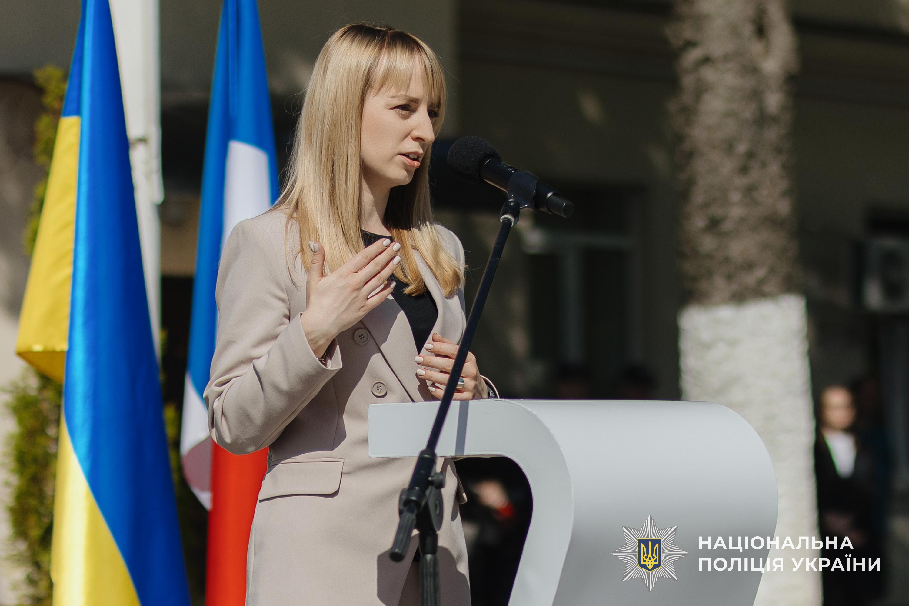 уряд франції передав 13 автомобілів для мобільних груп поліції з протидії гендерно зумовленого насильства (відео)
