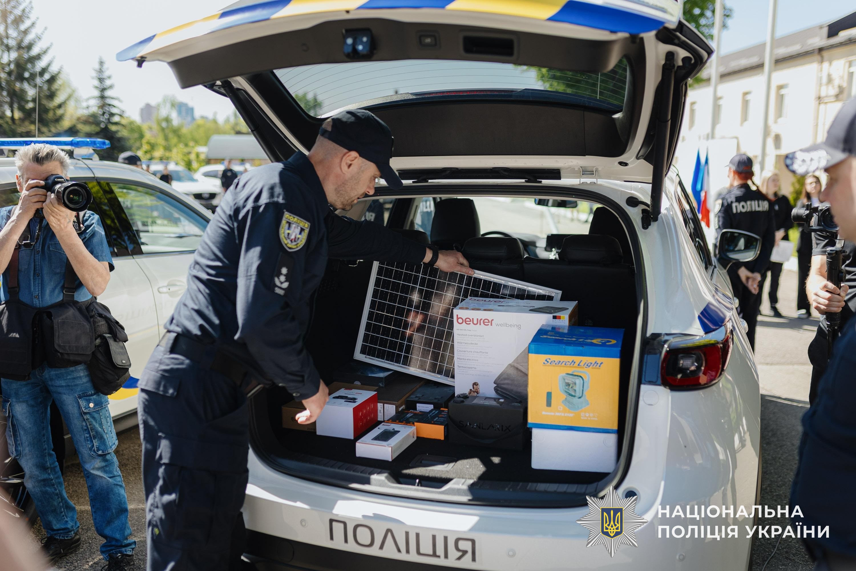 уряд франції передав 13 автомобілів для мобільних груп поліції з протидії гендерно зумовленого насильства (відео)